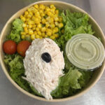 🥑 Palta reina con salsa césar.